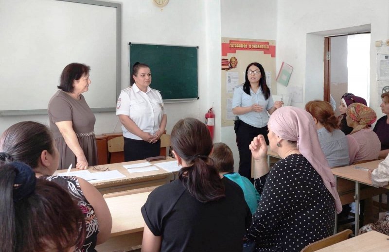 Сотрудники полиции Курского округа приняли участие в общешкольных родительских собраниях