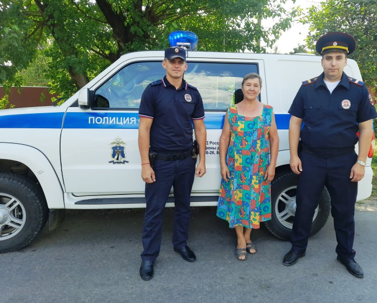 Жительница станицы Курской поблагодарила сотрудников патрульно-постовой службы за помощь в поисках потерянного кошелька