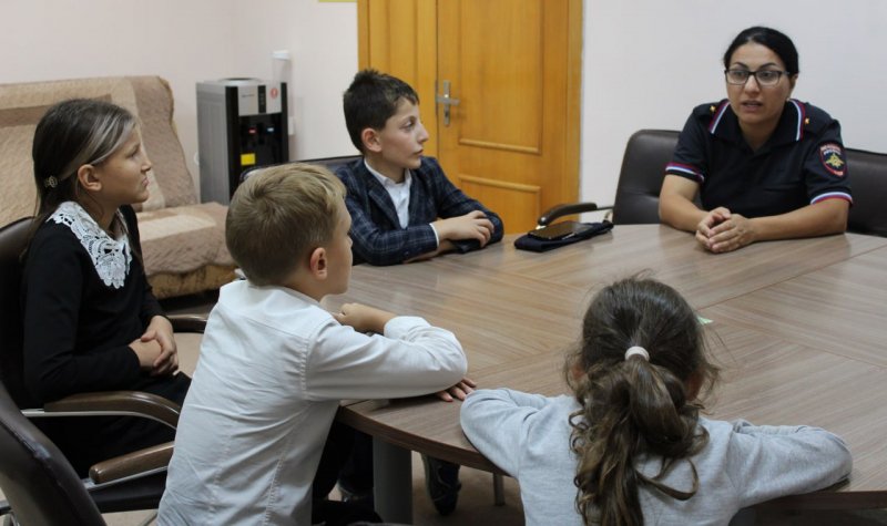 В Курском округе полицейские встретились с детьми из реабилитационного центра